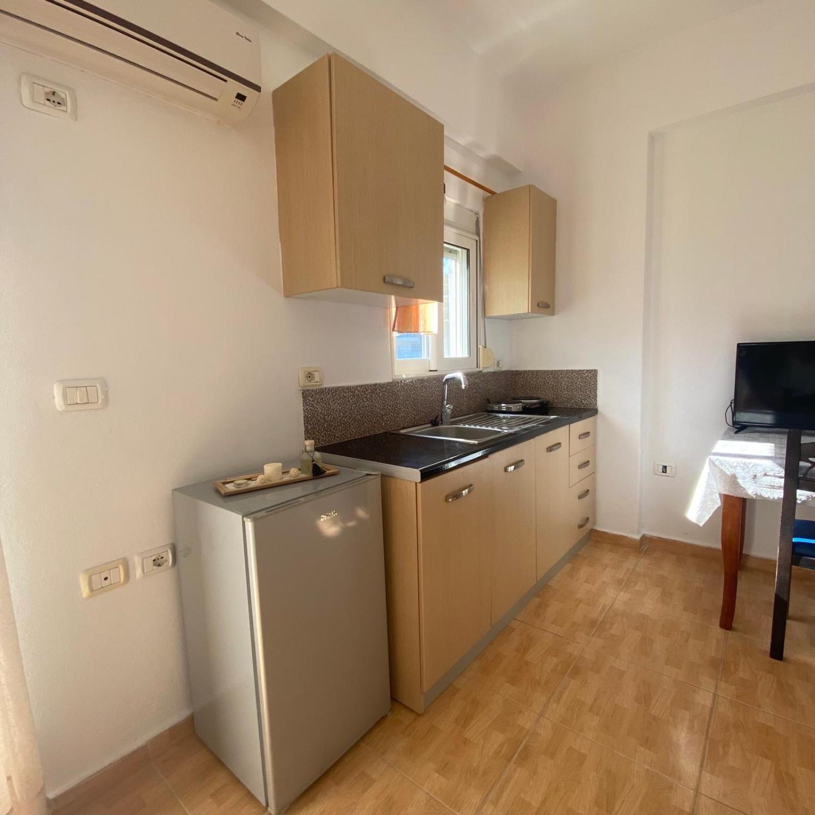 Ilias Family Rooms Himare Exterior photo