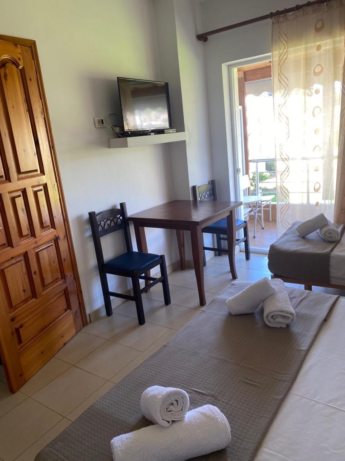 Ilias Family Rooms Himare Exterior photo
