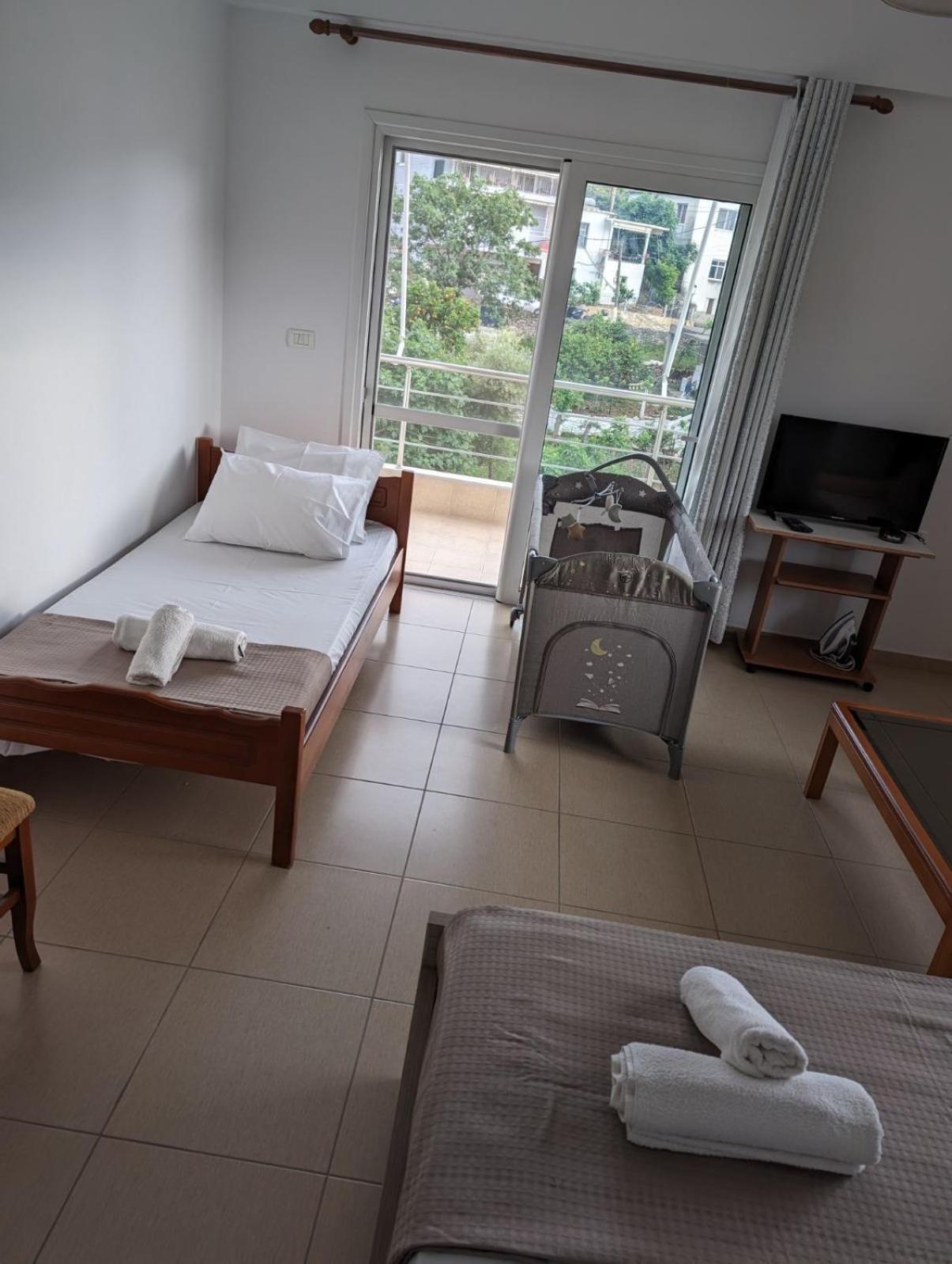 Ilias Family Rooms Himare Exterior photo